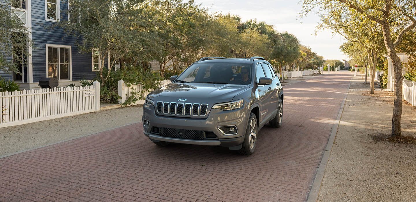 2019 Jeep Cherokee Limited Driving Exterior